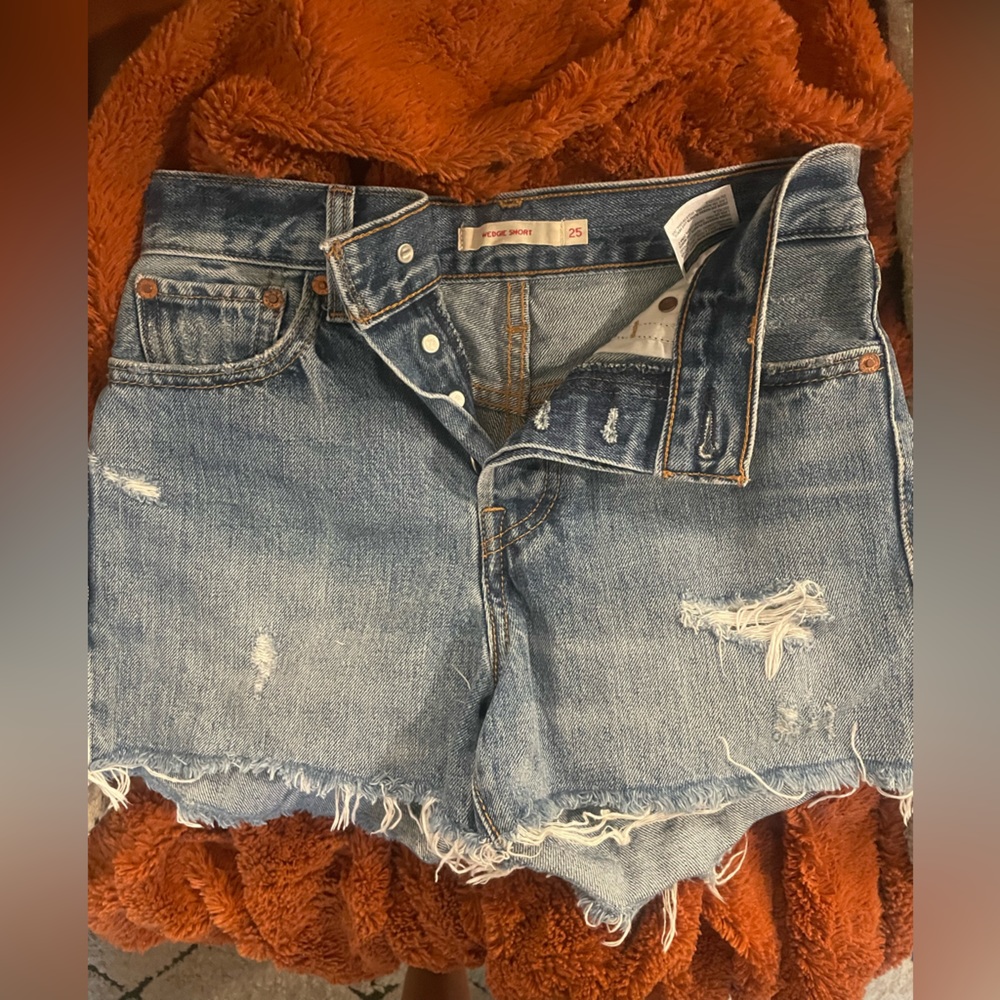 Levi’s Wedgie Shorts Medium Wash Size 25